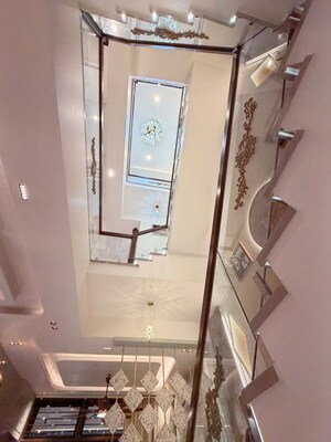 Furnished Amenities in 6 BHK Villa at Vaishali Nagar – for Sale