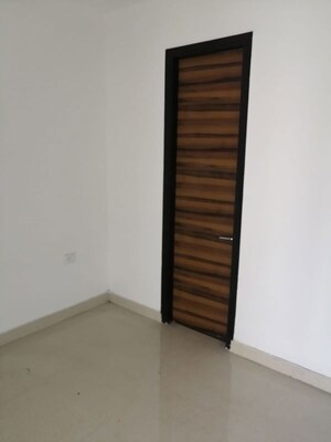 Room in 3 BHK Apartment at Samridhi Luxuriya Avenue, Sector 150 – for Rent