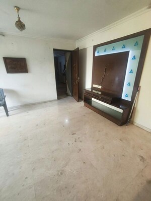 Room in 2 BHK Apartment at Hiranandani Meadows, Manpada – for Rent