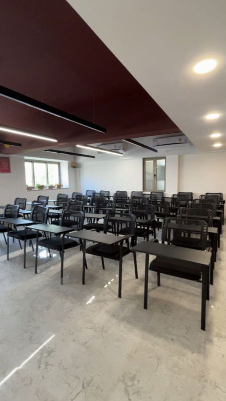 Team Area, bandra west Commercial Office Space 1200 Sq.Ft. In Bandra West Mumbai 10766024