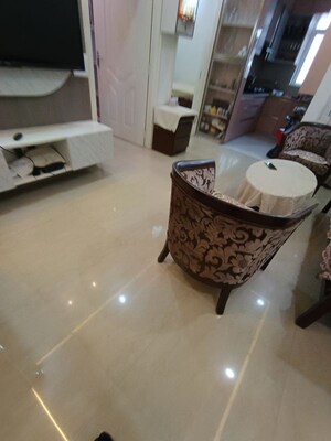 Room in 2 BHK Apartment at Shree Vardhman Mantra, Sector 67 – for Rent