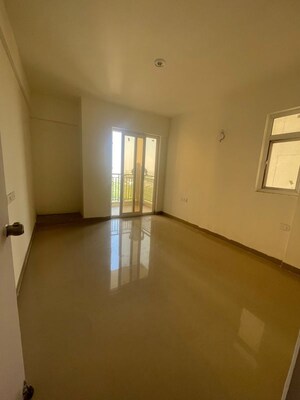 Room in 3 BHK Apartment at Ratan Pearls, Sector 16 Greater Noida – for Sale