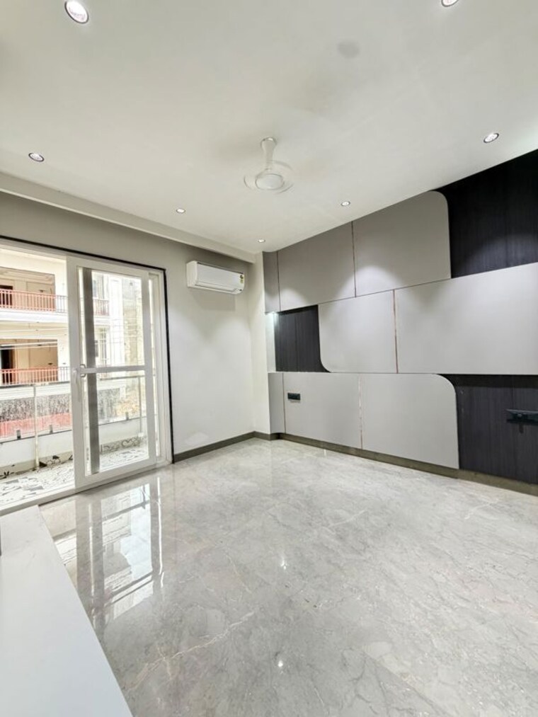 Room, sushant lok i 3 Bedroom 215 Sq.Yd. Builder Floor In Sushant Lok I Gurgaon 10766057