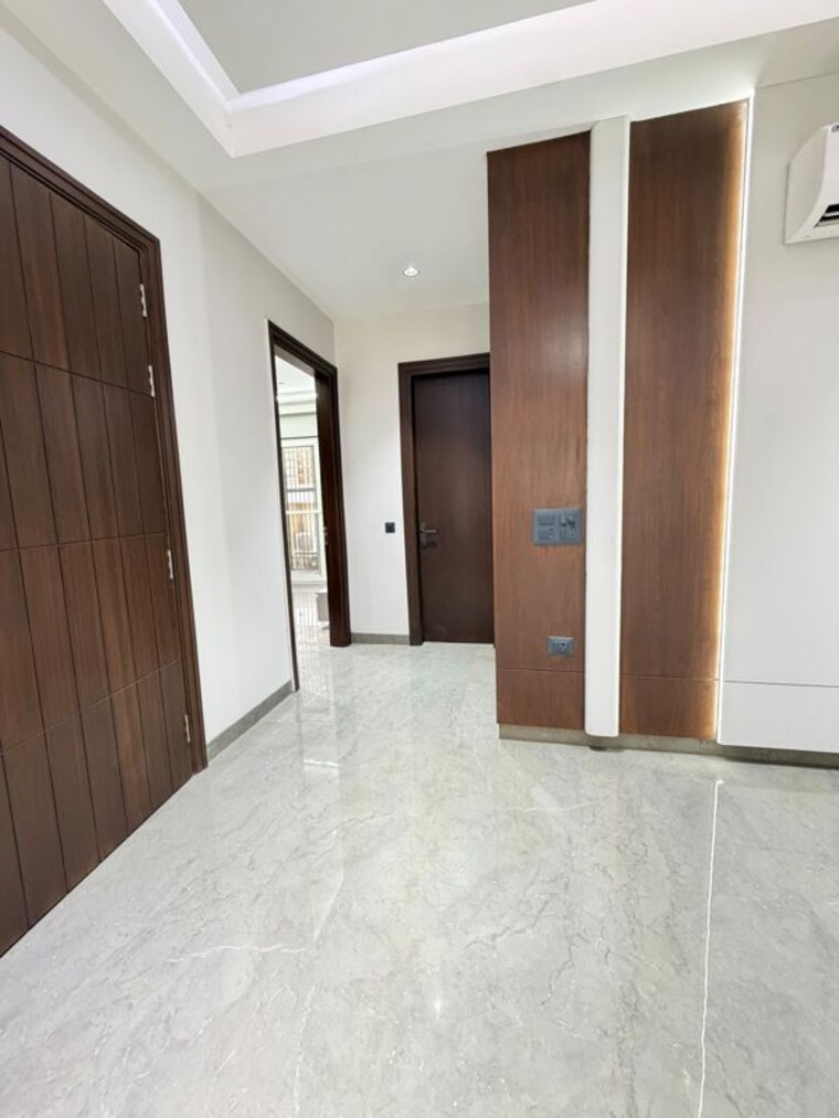 Room, sushant lok i 3 Bedroom 215 Sq.Yd. Builder Floor In Sushant Lok I Gurgaon 10766057