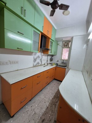 Team Area in 3.5 BHK Apartment at Mayur Vihar – for Rent