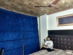 Bedroom in 2 BHK Apartment at Vikas Puri – for Rent