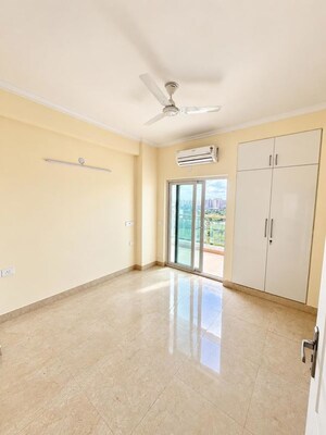 Room in 3 BHK Apartment at Shree Vardhman Victoria, Sector 70 – for Rent