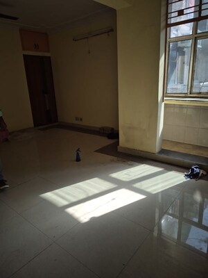 Room in 1 RK Apartment at Mayur Vihar – for Rent