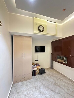 Room in 4 BHK Independent House at Mahmoorganj – for Sale