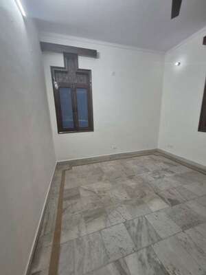 Room in 2.5 BHK Builder Floor at Mayur Vihar – for Rent