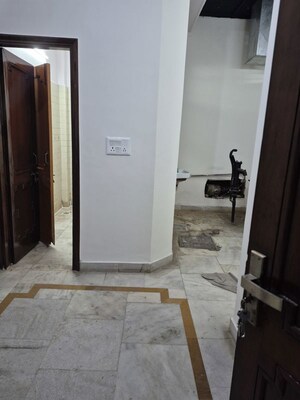 Room in 2.5 BHK Builder Floor at Mayur Vihar – for Rent