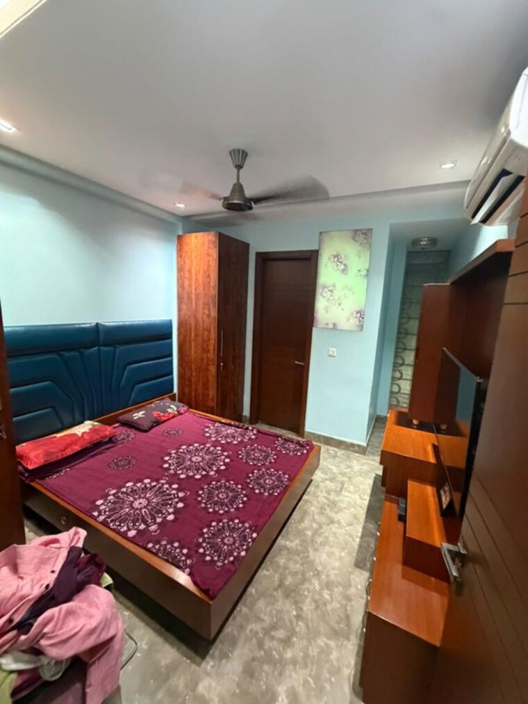 Bedroom, sarvapriya vihar 3 Bedroom 200 Sq.Yd. Builder Floor In Sarvapriya Vihar Delhi 10766160