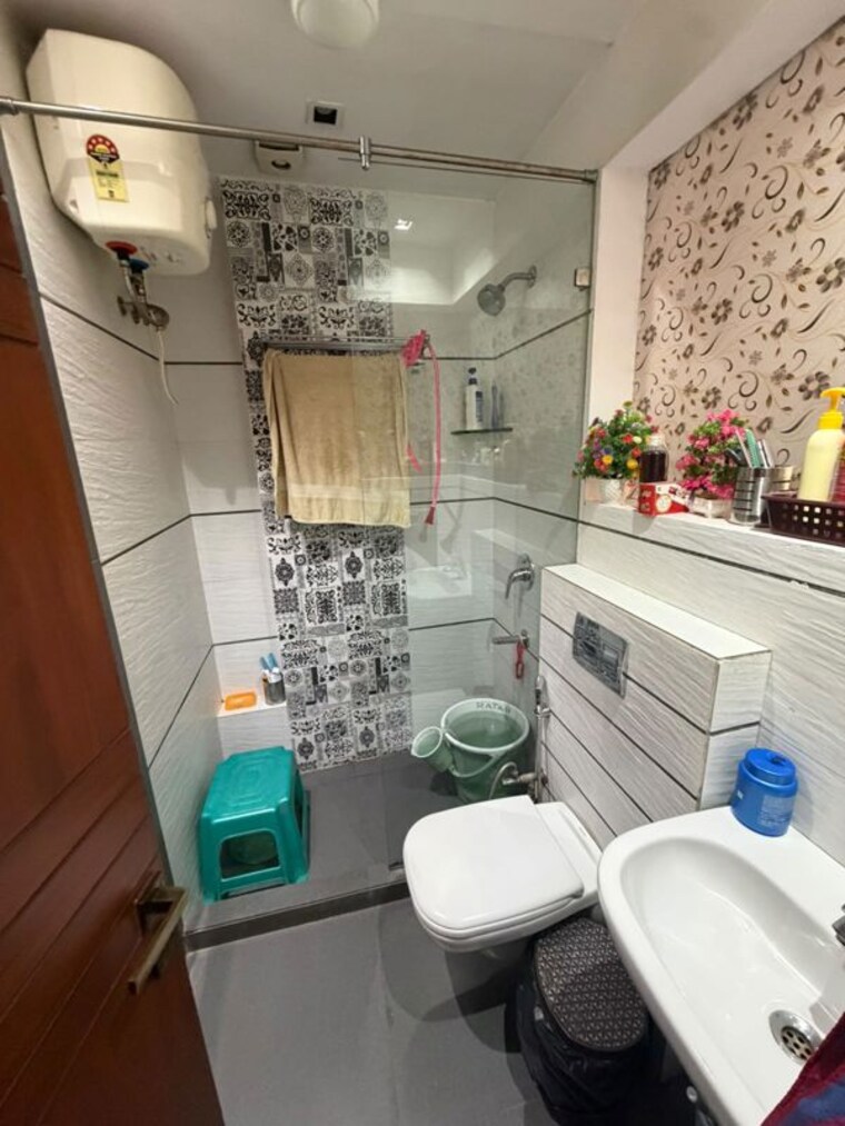 Team Area, sarvapriya vihar 3 Bedroom 200 Sq.Yd. Builder Floor In Sarvapriya Vihar Delhi 10766160