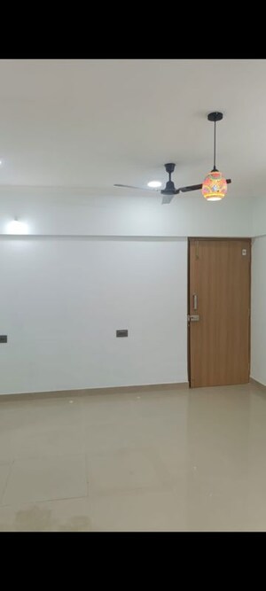Room in 2 BHK Apartment at HDIL Dheeraj Diamond, Malad West – for Rent