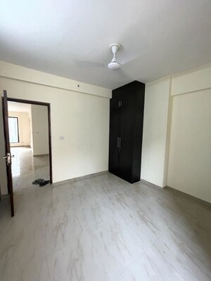 Room in 4 BHK Apartment at Logix Blossom County, Sector 137 – for Sale