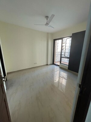 Room in 4 BHK Apartment at Logix Blossom County, Sector 137 – for Sale
