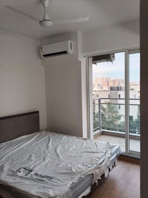 Room in 1.5 BHK Apartment at Godrej Golf Links Evoke, Sector 27 Yamuna Expressway – for Rent