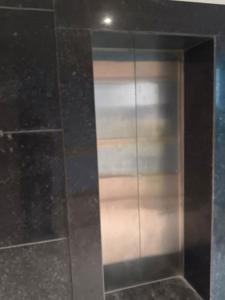 Bathroom, godrej-golf-links-evoke 1.5 Bedroom 710 Sq.Ft. Apartment In Sector 27 Yamuna Expressway Greater Noida 10766208