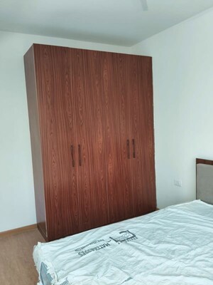 Room in 1.5 BHK Apartment at Godrej Golf Links Evoke, Sector 27 Yamuna Expressway – for Rent