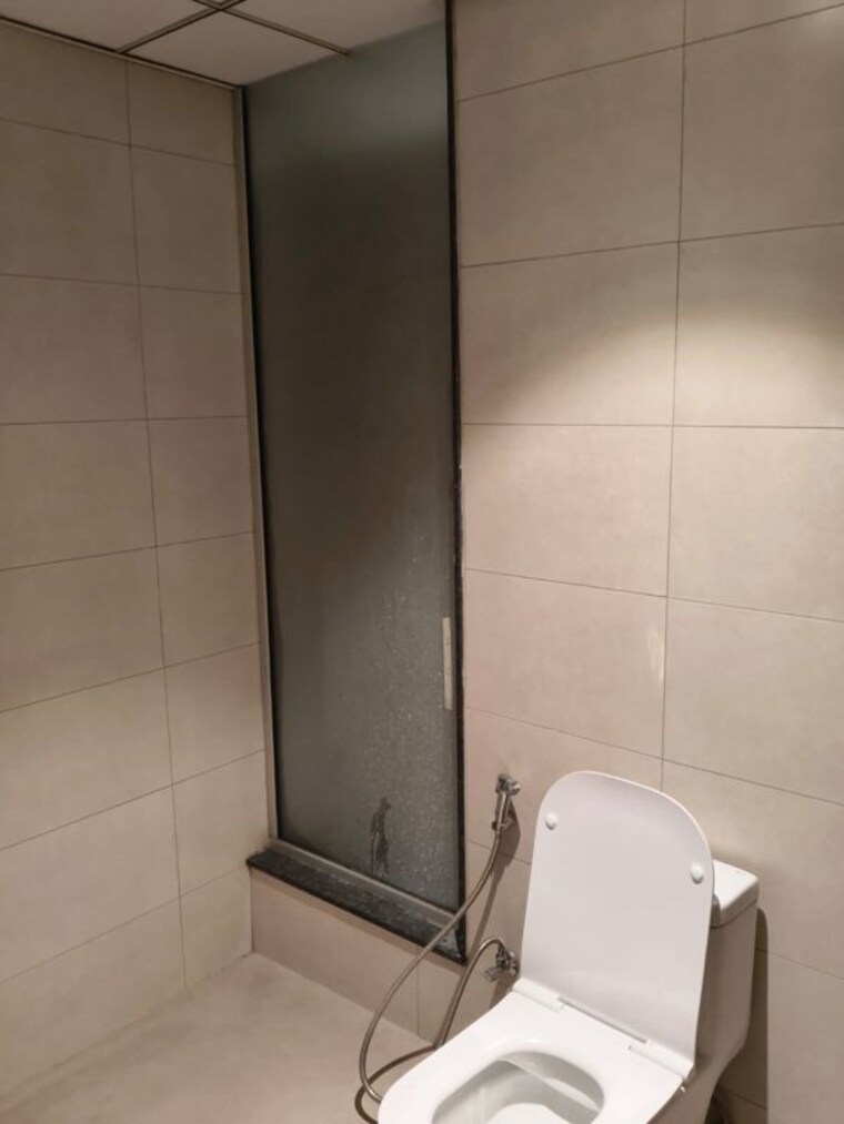 Bathroom, godrej-golf-links-evoke 1.5 Bedroom 710 Sq.Ft. Apartment In Sector 27 Yamuna Expressway Greater Noida 10766208