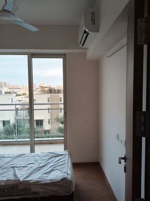 Room in 1.5 BHK Apartment at Godrej Golf Links Evoke, Sector 27 Yamuna Expressway – for Rent