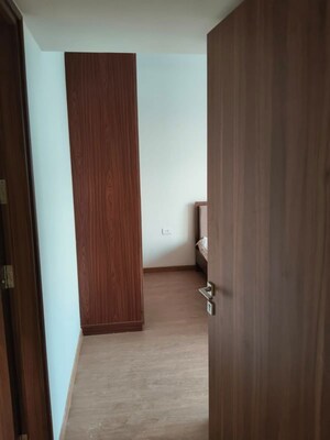 Room in 1.5 BHK Apartment at Godrej Golf Links Evoke, Sector 27 Yamuna Expressway – for Rent