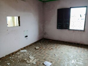 Room in  Independent House at Jhande – for Sale