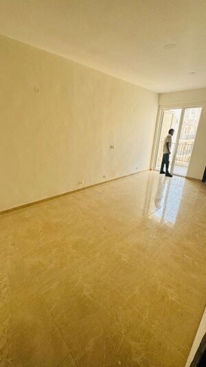 Room in 2.5 BHK Apartment at Signature Global Park 4 and 5, Sohna Sector 36 – for Rent
