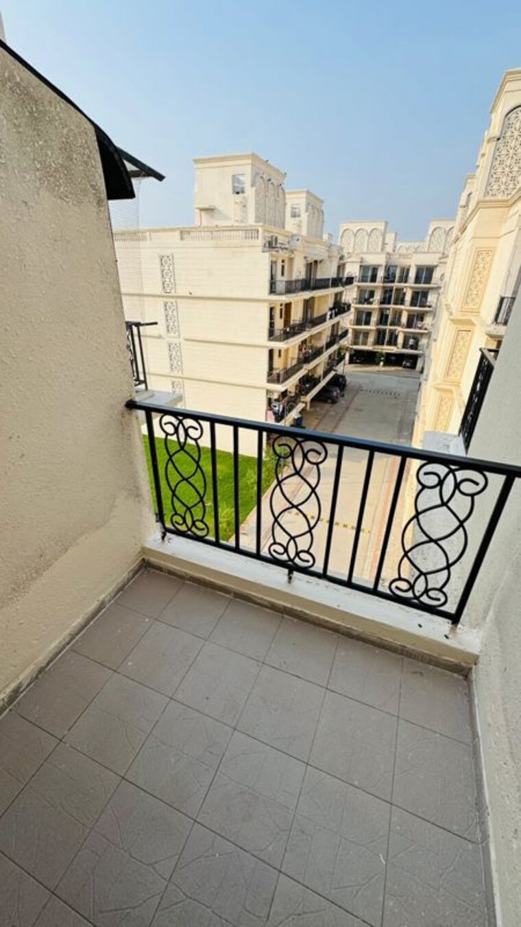 Balcony, signature-global-park-4-and-5 2.5 Bedroom 1120 Sq.Ft. Apartment In Sohna Sector 36 Gurgaon 10766229