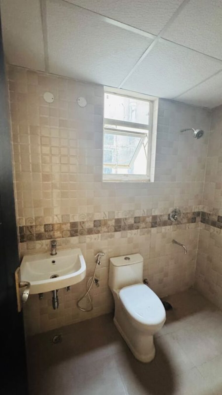 Bathroom, signature-global-park-4-and-5 2.5 Bedroom 1120 Sq.Ft. Apartment In Sohna Sector 36 Gurgaon 10766229