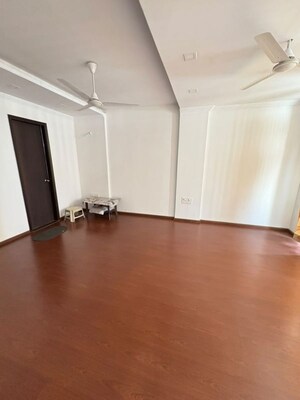 Room in 3 BHK Apartment at Amanora Future Towers, Hadapsar – for Sale