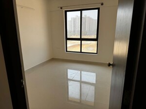 Room in 3 BHK Apartment at Sipani Veiveza, Electronic City Phase I – for Sale