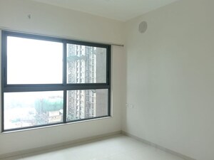 Room in 3 BHK Apartment at Kalpataru Parkcity Eternia, Kolshet Road – for Rent