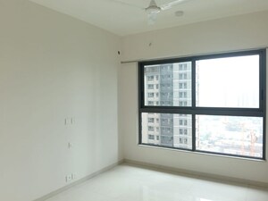Room in 3 BHK Apartment at Kalpataru Parkcity Eternia, Kolshet Road – for Rent