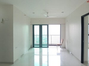 Room in 3 BHK Apartment at Kalpataru Parkcity Eternia, Kolshet Road – for Rent