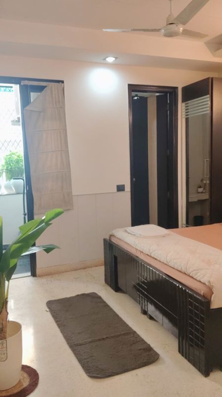 Bedroom, chittaranjan park 3 Bedroom 160 Sq.Yd. Builder Floor In Chittaranjan Park Delhi 10766334
