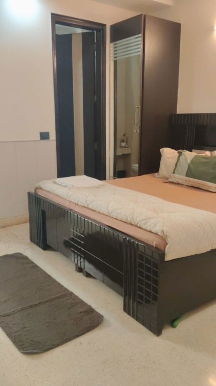 Bedroom, chittaranjan park 3 Bedroom 160 Sq.Yd. Builder Floor In Chittaranjan Park Delhi 10766334