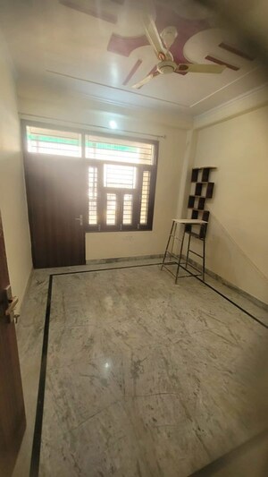 Room in 3 BHK Builder Floor at Shastri Nagar – for Rent
