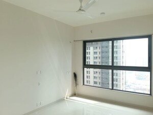 Room in 3 BHK Apartment at Kalpataru Parkcity Eternia, Kolshet Road – for Rent