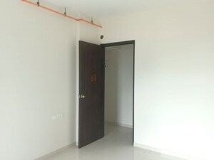 Room in 3 BHK Apartment at Kalpataru Parkcity Eternia, Kolshet Road – for Rent