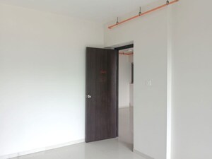 Room in 3 BHK Apartment at Kalpataru Parkcity Eternia, Kolshet Road – for Rent
