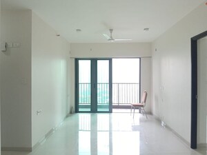 Room in 3 BHK Apartment at Kalpataru Parkcity Eternia, Kolshet Road – for Rent