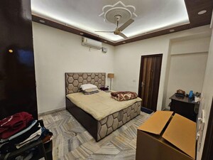 Room in 2 BHK Independent House at Sushant Lok I – for Rent