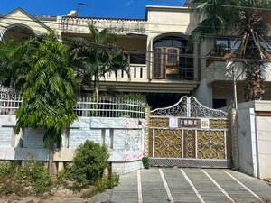  Independent House – Exterior View View at White Avenue - for Sale