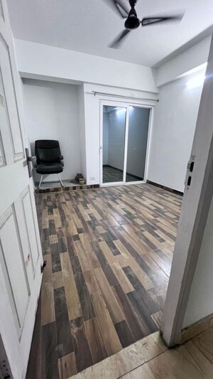 Room in 3 BHK Apartment at Migsun Roof, Raj Nagar Extension – for Rent