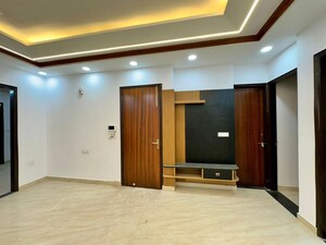 Room in 3 BHK Builder Floor at Dwarka Mor – for Rent