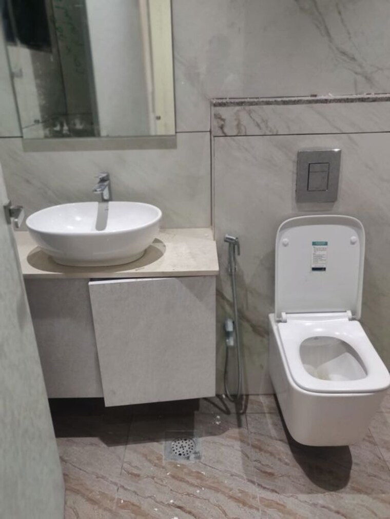 Bathroom, uptown-jubilee 3 Bedroom 3800 Sq.Ft. Apartment In Jubilee Hills Hyderabad 10766593