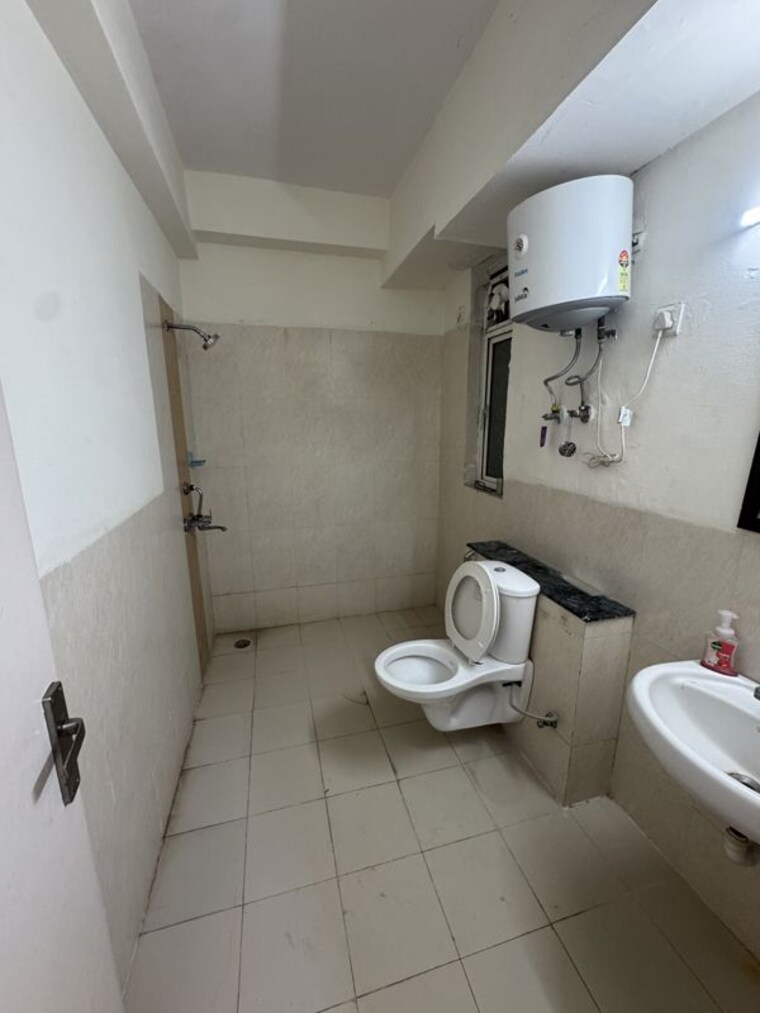 Bathroom, jaypee-klassic-arcade 2 Bedroom 1250 Sq.Ft. Apartment In Sector 134 Noida 10766598