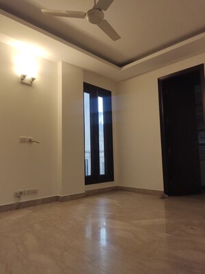 Furnished Amenities in 4 BHK Builder Floor at Kailash Colony – for Rent