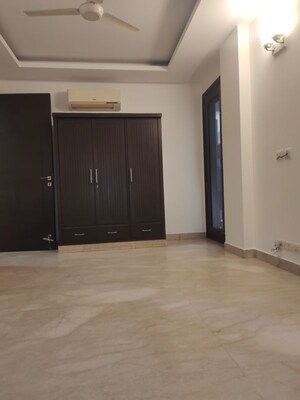 Furnished Amenities in 4 BHK Builder Floor at Kailash Colony – for Rent